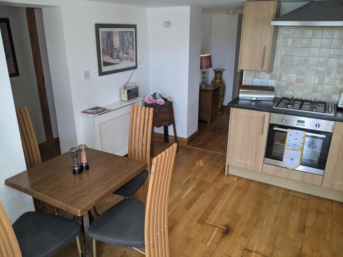 Whitby House Retreat Sleeps 12 Apartment Sleights ภายนอก รูปภาพ